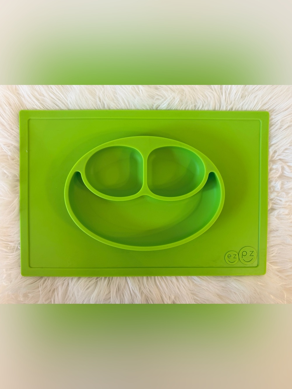 💫4/$25 • ezpz Happy Mat - 100% Silicone Suction Plate with Built-in Placemat